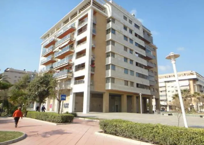 Paseo Maritimo Antonio Banderas
